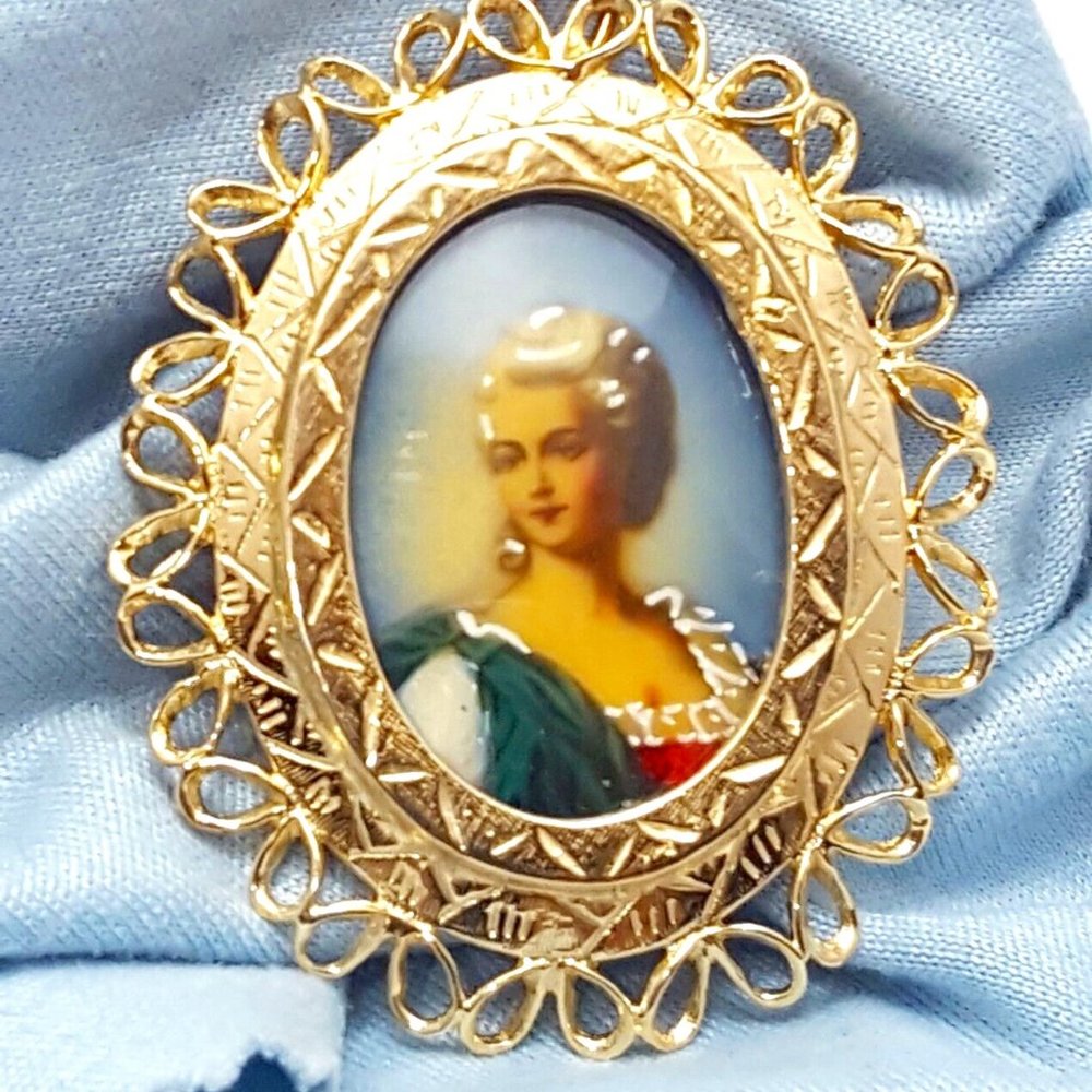 Beautiful Vintage 14K Karat Solid Yellow Gold Designer Brooch Charm Pendant